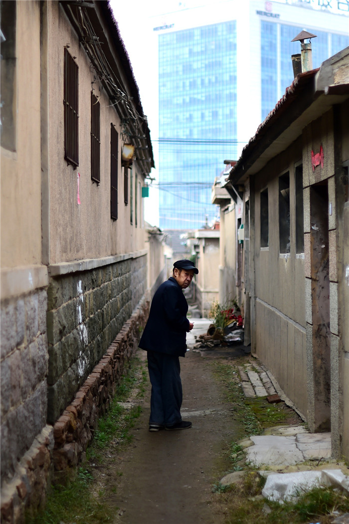 图为闫家山村.