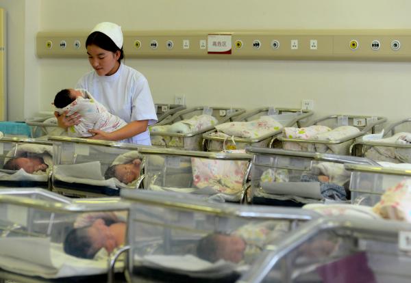 2000年以后出生人口_...级本科新生中,2000年后出生的有322人,占总人数75.8%-上海这