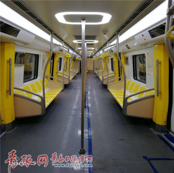 地铁1号线首列车调试 黄色座椅抢眼(图 青报网-青岛日报官网