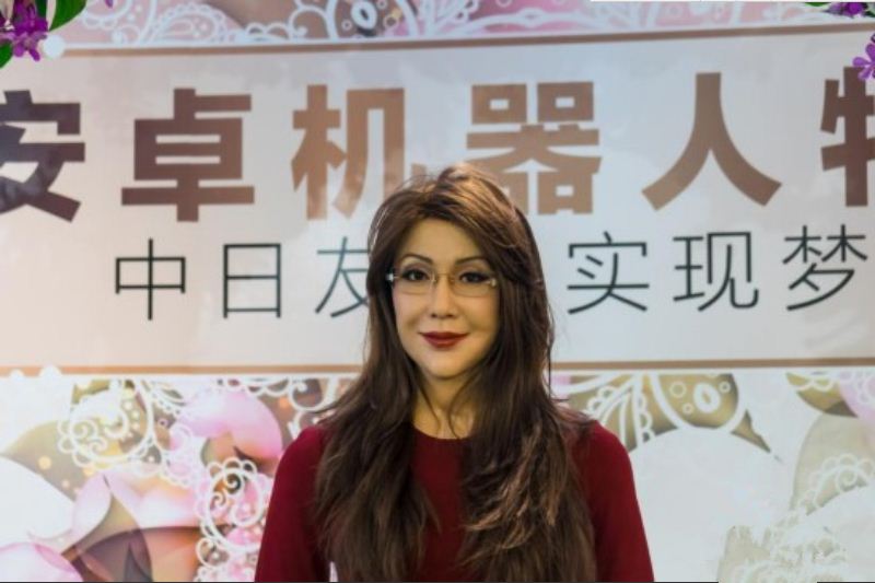 美女机器人阳扬现身上海仿真肌肤光滑细腻