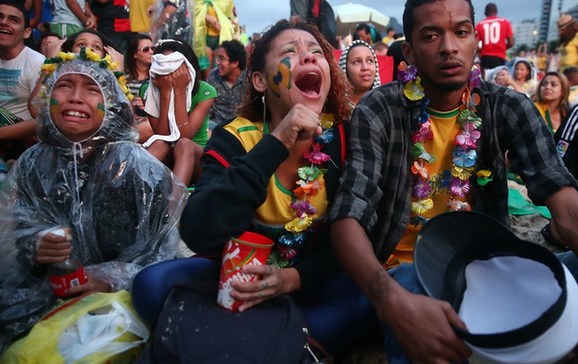 巴西球迷骚乱事件图片