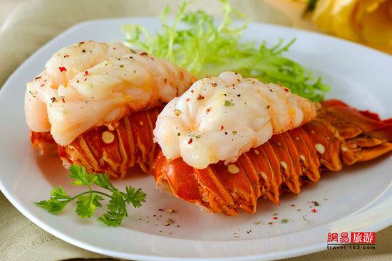 而是为了品尝澳大利亚三宝 —— 悉尼牡蛎,澳洲龙虾和帝皇蟹