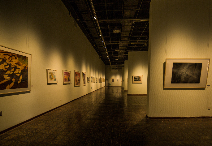 如果腻烦了人山人海的景区,那就到美术馆来休息一下自己的眼和心吧.