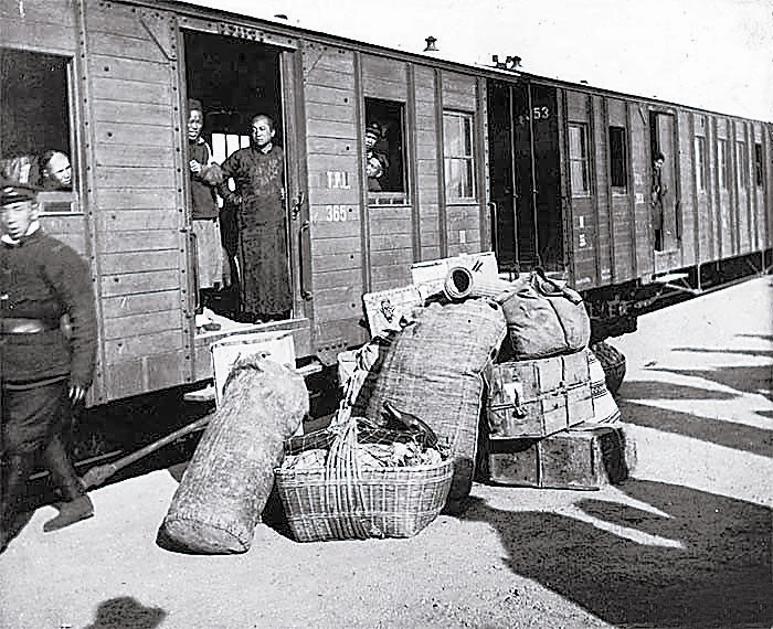 揭秘民国火车制度普通车厢座位全靠争抢