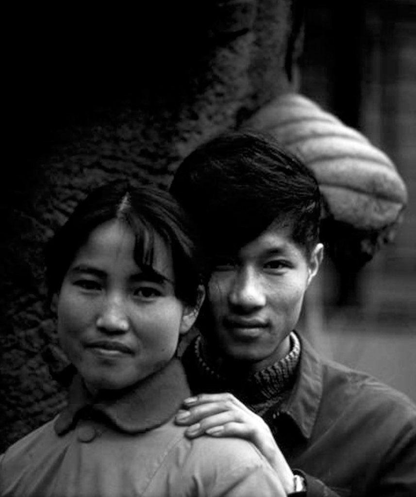 老照片70年代中国夫妻照
