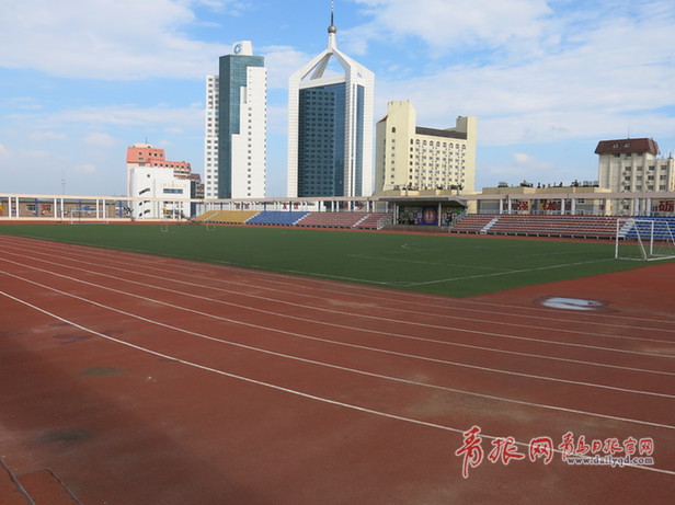 青岛一中的多功能操场自从2006年就已建成