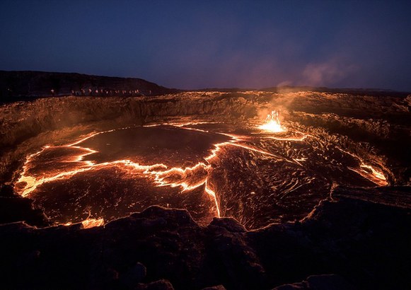 地狱硫磺火湖图片图片