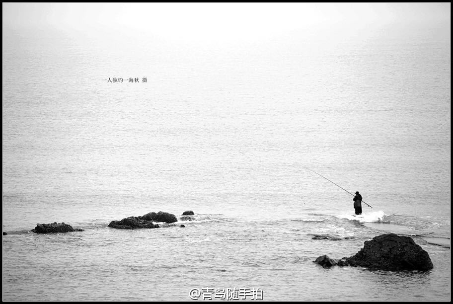 组图青岛钓鱼台一人独钓一海秋
