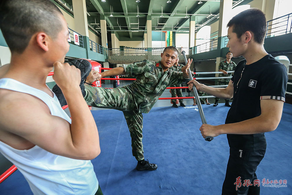 高清探访青岛武警尖刀部队c20的保镖就是他们