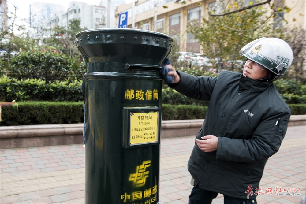 青岛观签约摄影师实拍青岛女邮递员的一天