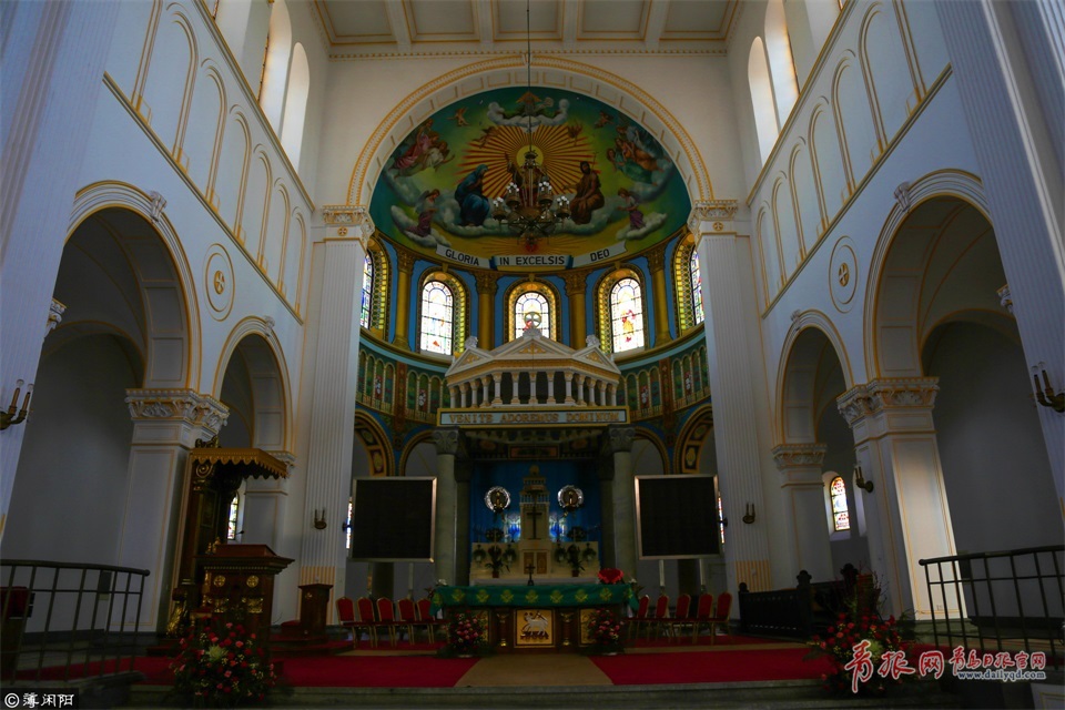 实拍中国唯一的祝圣教堂——青岛天主教堂