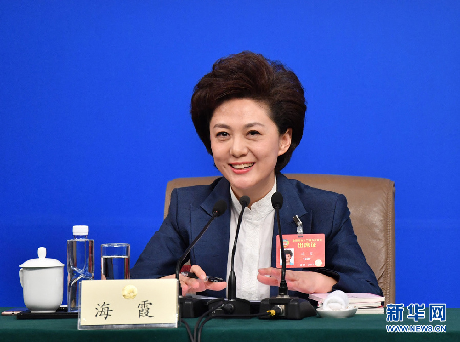 两会镜头致敬三八妇女节 听心声看女委员女代表履职风采
