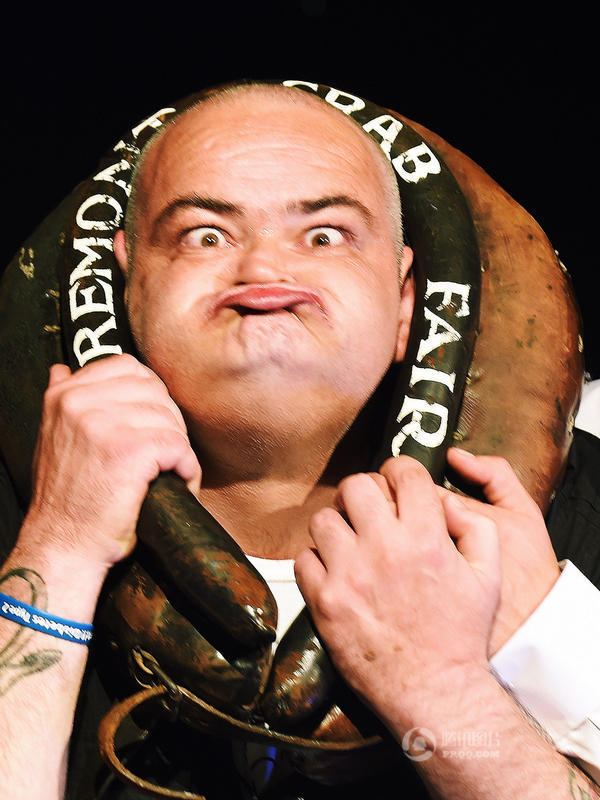 英国举办世界鬼脸大赛扭曲面孔谁比谁更丑