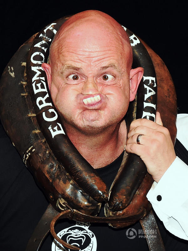 英国举办世界鬼脸大赛扭曲面孔谁比谁更丑