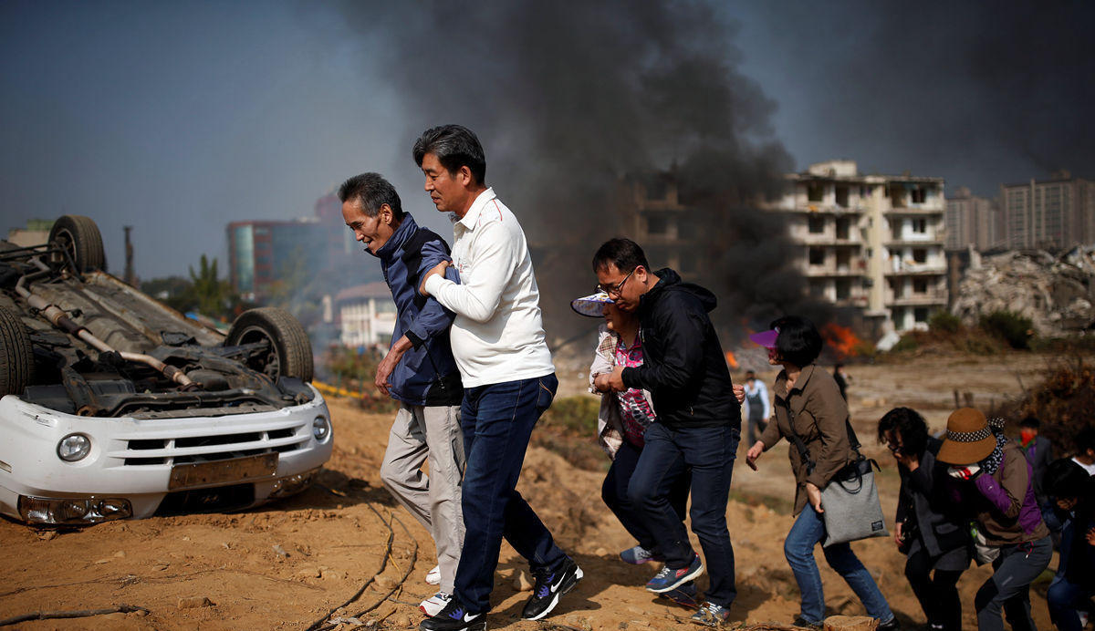韩国举行地震演习场面逼真如拍灾难片