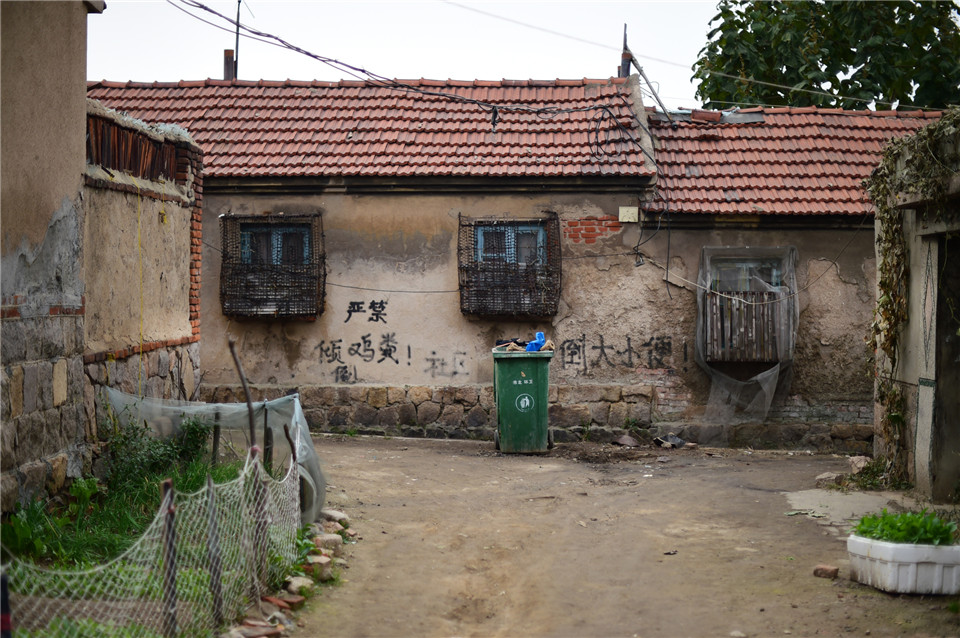 图为闫家山村.