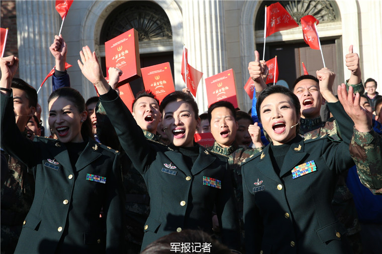 组图:这次是真要火了!火箭军在清华大学玩"快闪"