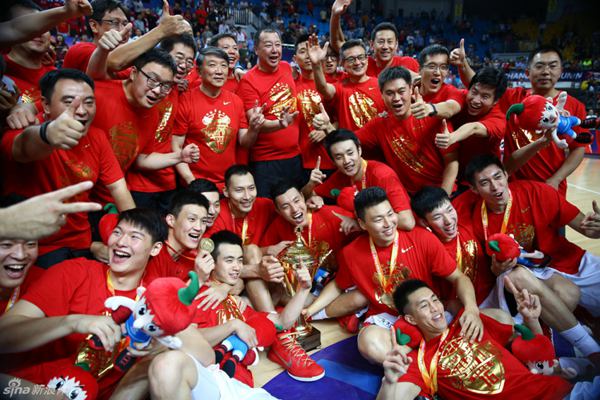 中国男篮时隔4年重夺亚锦赛冠军 直通里约奥运