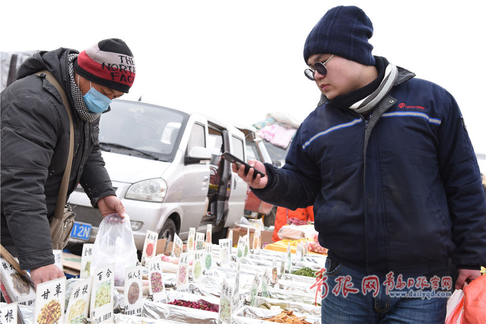 传统集市人声鼎沸 河套大集年味儿浓