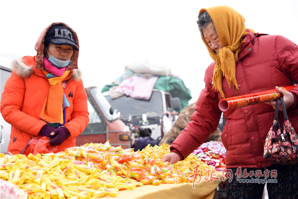 传统集市人声鼎沸 河套大集年味儿浓