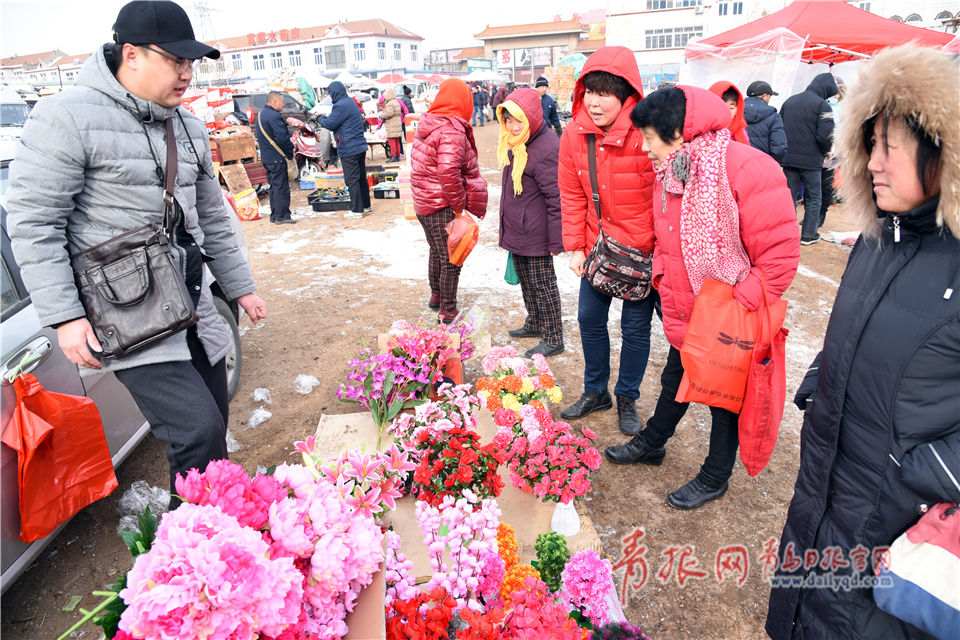 传统集市人声鼎沸 河套大集年味儿浓