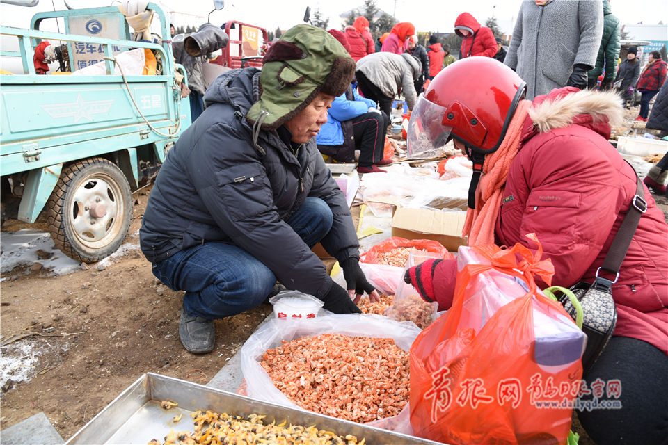 传统集市人声鼎沸 河套大集年味儿浓
