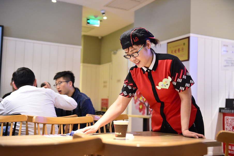 肯德基天使餐厅两周年庆典在青温暖上演