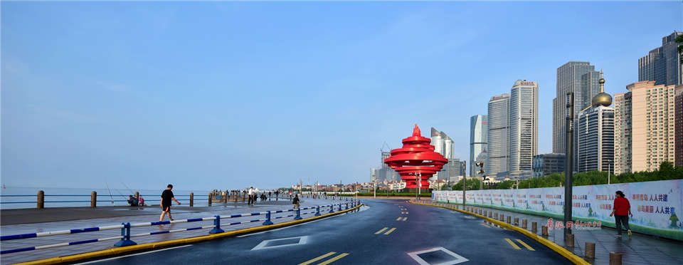 雨後的五四廣場.(