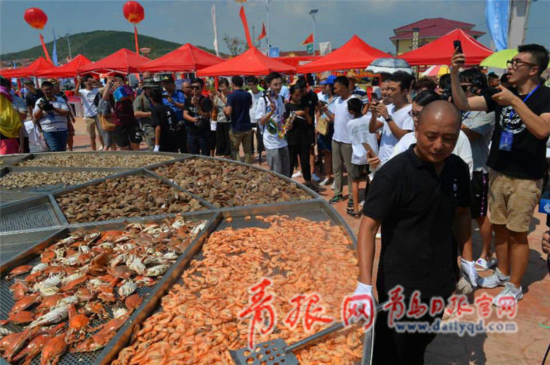 6点6米海鲜大锅 记者邢志峰/摄