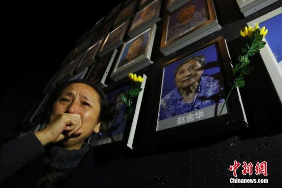 赵金华,陈广顺举行熄灯,悼念仪式